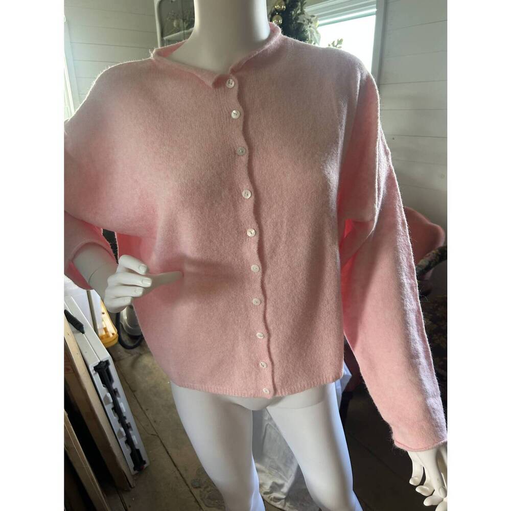 NEW THINGS BETWEEN women's long sleeved sweater in baby pink